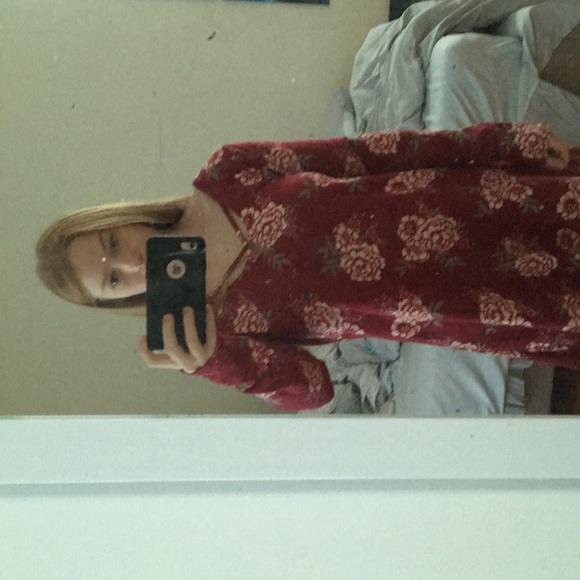 Francesca’s Red flower dress - Picture 2 of 6